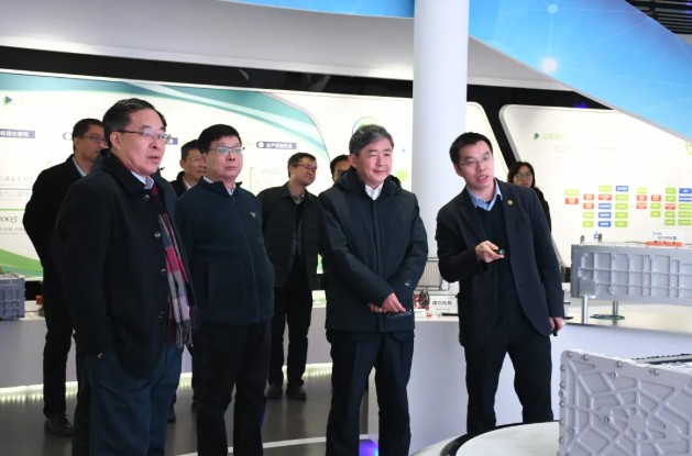 上海交通大學(xué)校長(zhǎng)丁奎嶺院士一行調(diào)研氫晨科技